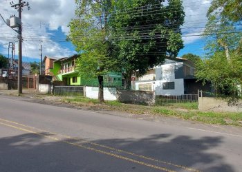 Casa Comercial com 80m², 3 dormitórios, 1 vaga, no bairro Cruzeiro em Caxias do Sul para Comprar