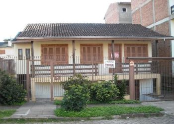 Casa com 160m², 2 dormitórios, 1 vaga, no bairro Sanvitto em Caxias do Sul para Comprar