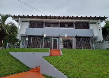 Casa Comercial com 407m², 3 dormitórios, 2 vagas, no bairro Sagrada Família em Caxias do Sul para Alugar