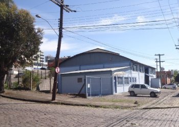 Pavilhão com 523m², no bairro São José em Caxias do Sul para Alugar