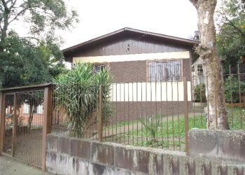 Casa com 100m², 3 dormitórios, 1 vaga, no bairro Floresta em Caxias do Sul para Comprar