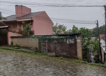 Casa com 150m², 4 dormitórios, 1 vaga, no bairro Rio Branco em Caxias do Sul para Comprar