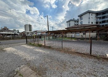 Estacionamento com 400m², no bairro Santa Catarina em Caxias do Sul para Alugar