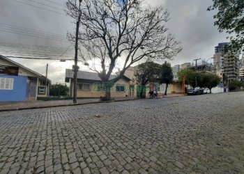 Casa Comercial com 120m², 5 dormitórios, 2 vagas, no bairro Madureira em Caxias do Sul para Comprar