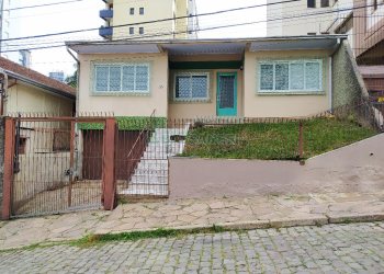 Casa com 110m², 3 dormitórios, 1 vaga, no bairro Madureira em Caxias do Sul para Comprar