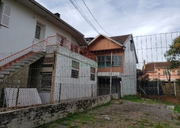 Casa com 100m², 3 dormitórios, 3 vagas, no bairro Centro em Caxias do Sul para Comprar