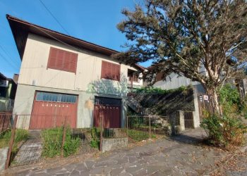 Casa com 330m², 3 dormitórios, 2 vagas, no bairro Rio Branco em Caxias do Sul para Comprar