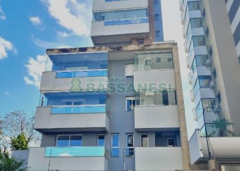 Apartamento com 81m², 2 dormitórios, 2 vagas, no bairro Vila Horn em Caxias do Sul para Comprar