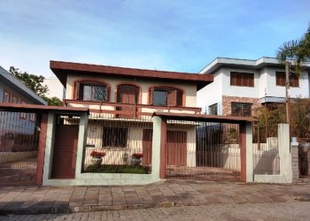 Casa com 200m², 3 dormitórios, 3 vagas, no bairro Madureira em Caxias do Sul para Comprar