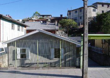 Casa Mobiliada com 38m², 2 dormitórios, no bairro Kayser em Caxias do Sul para Comprar