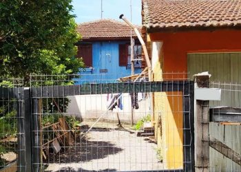 Casa com 35m², 2 dormitórios, no bairro Floresta em Caxias do Sul para Comprar