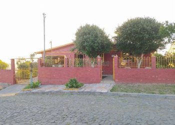 Casa com 108m², 3 dormitórios, 1 vaga, no bairro Santa Corona em Caxias do Sul para Comprar