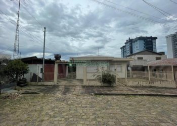 Casa Mobiliada com 130m², 3 dormitórios, 2 vagas, no bairro Panazzolo em Caxias do Sul para Alugar ou Comprar