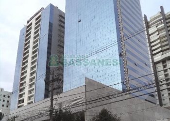 Sala com 108m², 8 vagas, no bairro Centro em Caxias do Sul para Alugar