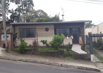 Casa com 100m², 3 dormitórios, 2 vagas, no bairro Santa Fe em Caxias do Sul para Comprar