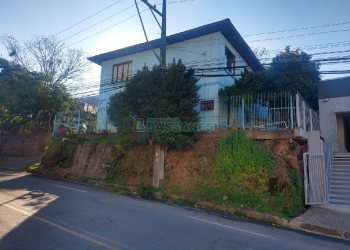 Casa com 200m², 3 dormitórios, 2 vagas, no bairro Bom Pastor em Caxias do Sul para Comprar