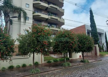 Cobertura com 328m², 3 dormitórios, 4 vagas, no bairro De Lazzer em Caxias do Sul para Comprar