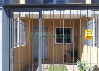 Sobrado com 55m², 2 dormitórios, 1 vaga, no bairro Colina do Sol em Caxias do Sul para Comprar