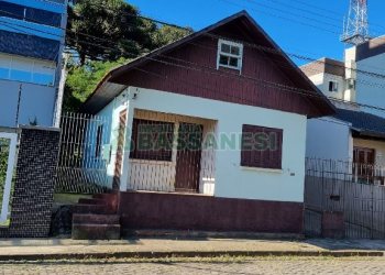 Casa, 3 dormitórios, 1 vaga, no bairro Petrópolis em Caxias do Sul para Comprar