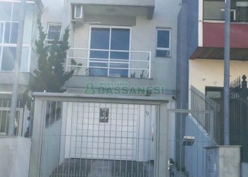 Sobrado com 106m², 2 dormitórios, 2 vagas, no bairro Vinhedos em Caxias do Sul para Comprar