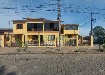 Casa com 274m², 8 dormitórios, 3 vagas, no bairro Santa Fe em Caxias do Sul para Comprar