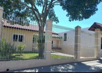 Casa com 149m², 3 dormitórios, 2 vagas, no bairro Santa Fe em Caxias do Sul para Comprar