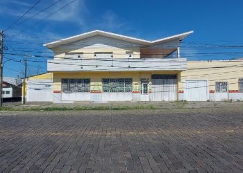 Loja com 700m², 4 vagas, no bairro Nossa Senhora de Fátima em Caxias do Sul para Alugar ou Comprar