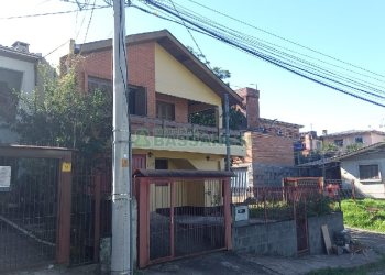 Casa com 242m², 5 dormitórios, 2 vagas, no bairro Esplanada em Caxias do Sul para Comprar