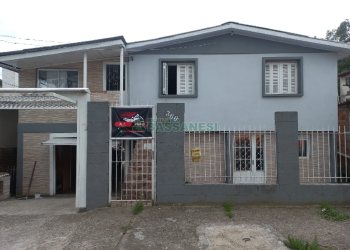 Casa com 208m², 4 dormitórios, 5 vagas, no bairro Esplanada em Caxias do Sul para Comprar