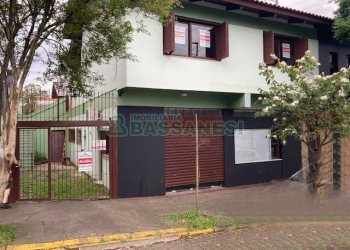 Casa com 100m², 2 dormitórios, 2 vagas, no bairro Interlagos em Caxias do Sul para Alugar