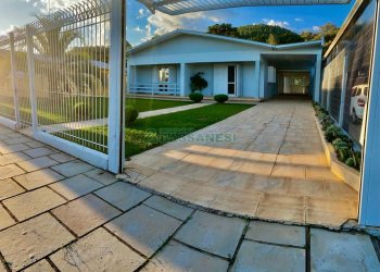 Casa com 212m², 3 dormitórios, 2 vagas, no bairro Fazenda Souza em Caxias do Sul para Comprar