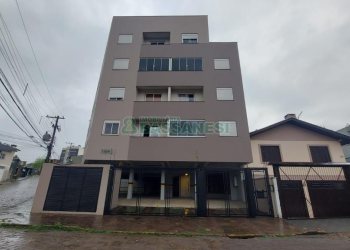 Apto Mobiliado com 49m², 2 dormitórios, 1 vaga, no bairro Desvio Rizzo em Caxias do Sul para Alugar