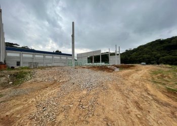 Pavilhão com 3200m², no bairro Centro em Flores da Cunha para Alugar