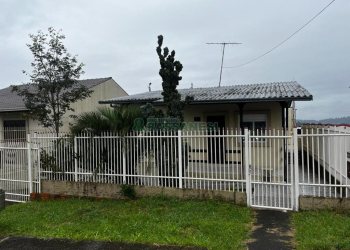 Casa com 105m², 2 dormitórios, 2 vagas, no bairro Santa Corona em Caxias do Sul para Comprar