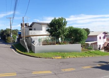 Casa com 57m², 2 dormitórios, 1 vaga, no bairro Desvio Rizzo em Caxias do Sul para Comprar