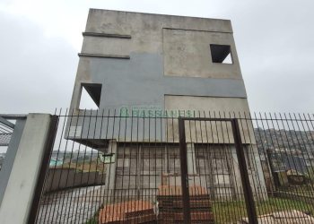 Sobrado com 82m², 2 dormitórios, 1 vaga, no bairro Nossa Senhora das Graças em Caxias do Sul para Alugar