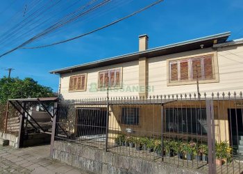 Casa com 176m², 3 dormitórios, 4 vagas, no bairro Petrópolis em Caxias do Sul para Alugar