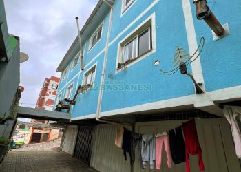 Sobrado com 77m², 2 dormitórios, 1 vaga, no bairro São Caetano em Caxias do Sul para Comprar