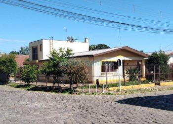 Casa com 182m², 4 dormitórios, 2 vagas, no bairro Desvio Rizzo em Caxias do Sul para Comprar