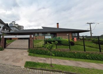 Casa com 249m², 3 dormitórios, 2 vagas, no bairro Colina Sorriso em Caxias do Sul para Comprar