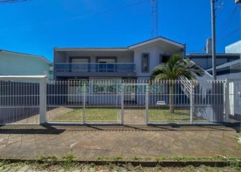 Casa com 136m², 3 dormitórios, 1 vaga, no bairro Universitário em Caxias do Sul para Alugar