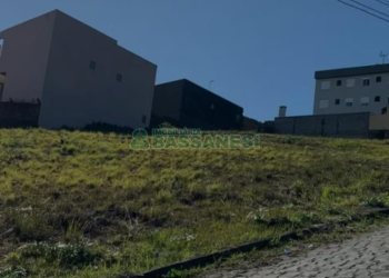 Terreno com 370m², no bairro Esplanada em Caxias do Sul para Comprar