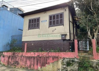 Casa com 45m², 2 dormitórios, no bairro Rio Branco em Caxias do Sul para Comprar