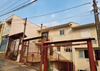 Sobrado com 50m², 2 dormitórios, 2 vagas, no bairro Charqueadas em Caxias do Sul para Comprar