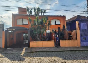 Casa com 200m², 3 dormitórios, 2 vagas, no bairro Sagrada Família em Caxias do Sul para Comprar