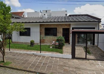 Casa com 100m², 3 dormitórios, 1 vaga, no bairro Petrópolis em Caxias do Sul para Alugar