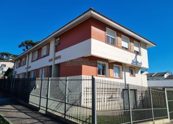 Sobrado com 94m², 3 dormitórios, 2 vagas, no bairro Treviso em Caxias do Sul para Comprar