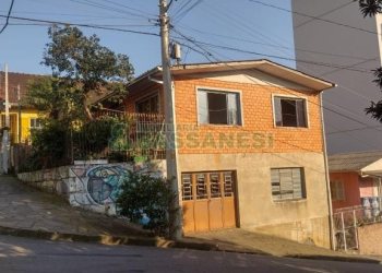 Casa com 120m², 4 dormitórios, 1 vaga, no bairro Cristo Redentor em Caxias do Sul para Comprar