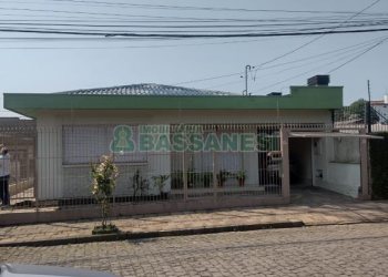 Casa com 154m², 3 dormitórios, 1 vaga, no bairro Cinqüentenário em Caxias do Sul para Comprar