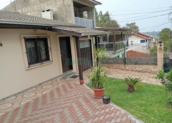 Casa com 288m², 3 dormitórios, 5 vagas, no bairro Charqueadas em Caxias do Sul para Comprar